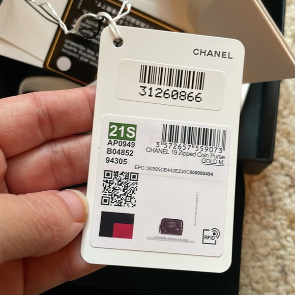 Chanel 19 zip coin purse wallet - Picture 8 of 8